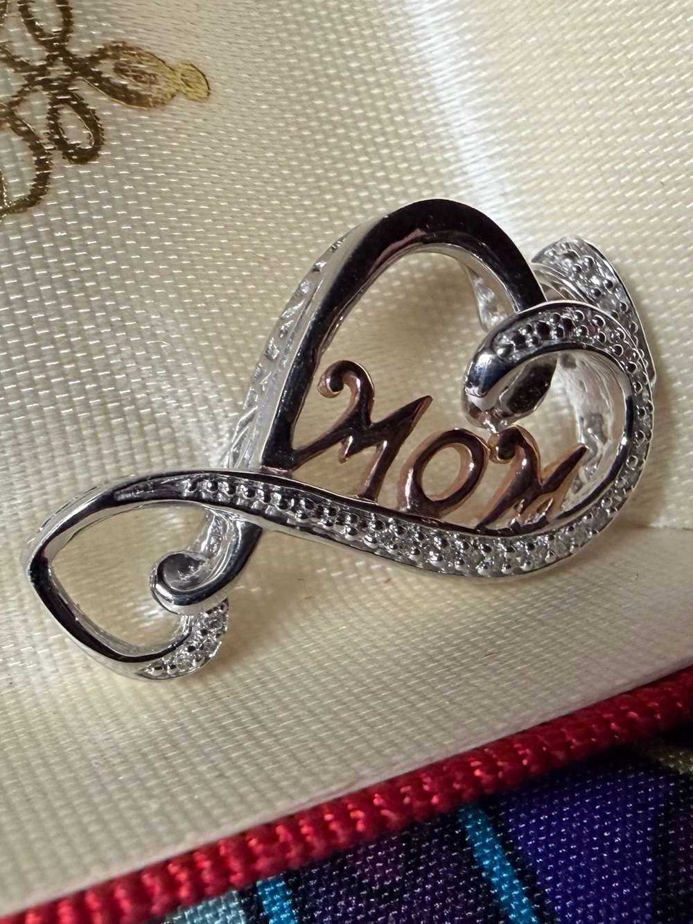 Elegant 'Mom' Heart charm for necklace in Silver and Rose Gold